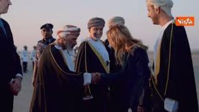 Meloni arriva in Oman, prima tappa della sua missione in Asia