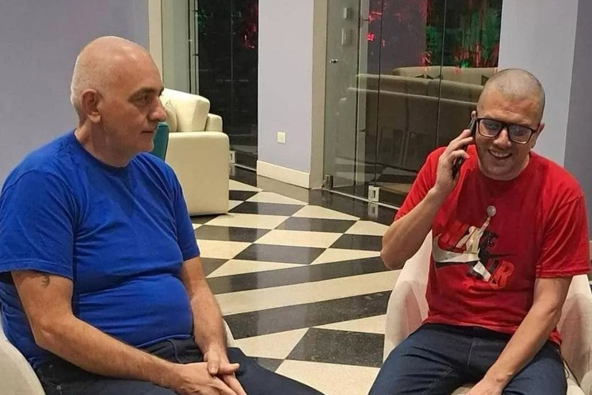 Venezuela, il racconto choc di Burlò: “Cella invasa da scarafaggi e in due sullo stesso materasso” Venezuela, il racconto choc di Burlò: “Cella invasa da scarafaggi e in due sullo stesso materasso”