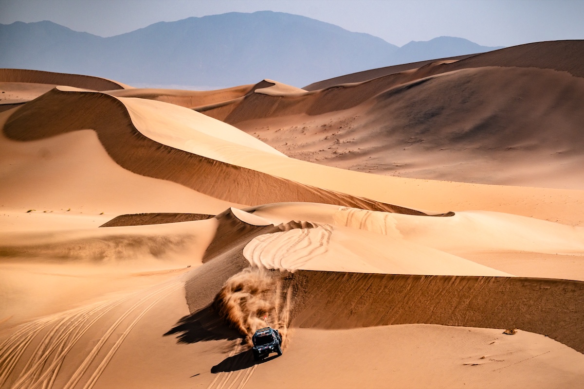 Dakar 2026: Dacia Sandriders domina la Tappa 10 e Al-Attiyah vola