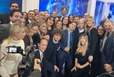 Pier Silvio Berlusconi, 34 anni del Tg5: “Come il buon vino, migliora nel tempo” – E annuncia che in Spagna e Germania…