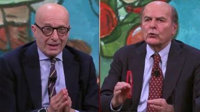 Bersani contro Sallusti su La7: “La sinistra sta con gli ayatollah? Ma roba da matti”