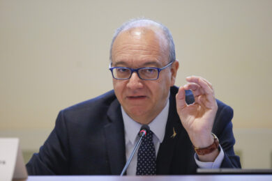 Il ministro Valditara in visita a due scuole tra Rozzano e Milano lunedì 19 gennaio