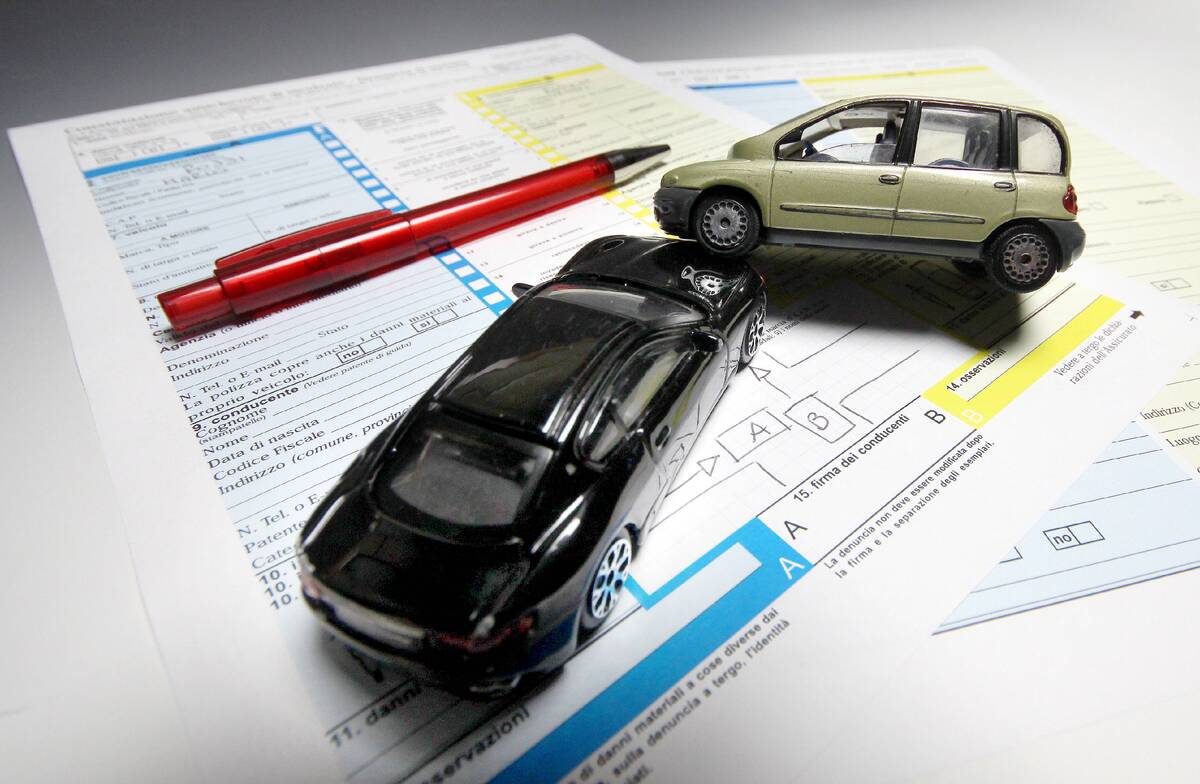 Rc auto in aumento, nel 2026 stangata in arrivo per gli italiani. Ma niente panico: ecco i trucchi per risparmiare Rc auto in aumento, nel 2026 stangata in arrivo per gli italiani. Ma niente panico: ecco i trucchi per risparmiare