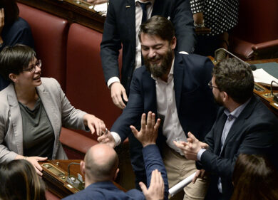 Risoluzione Iran, il M5s si astiene. Ricciardi: “No a interventi militari, così si rischia una nuova Afghanistan”