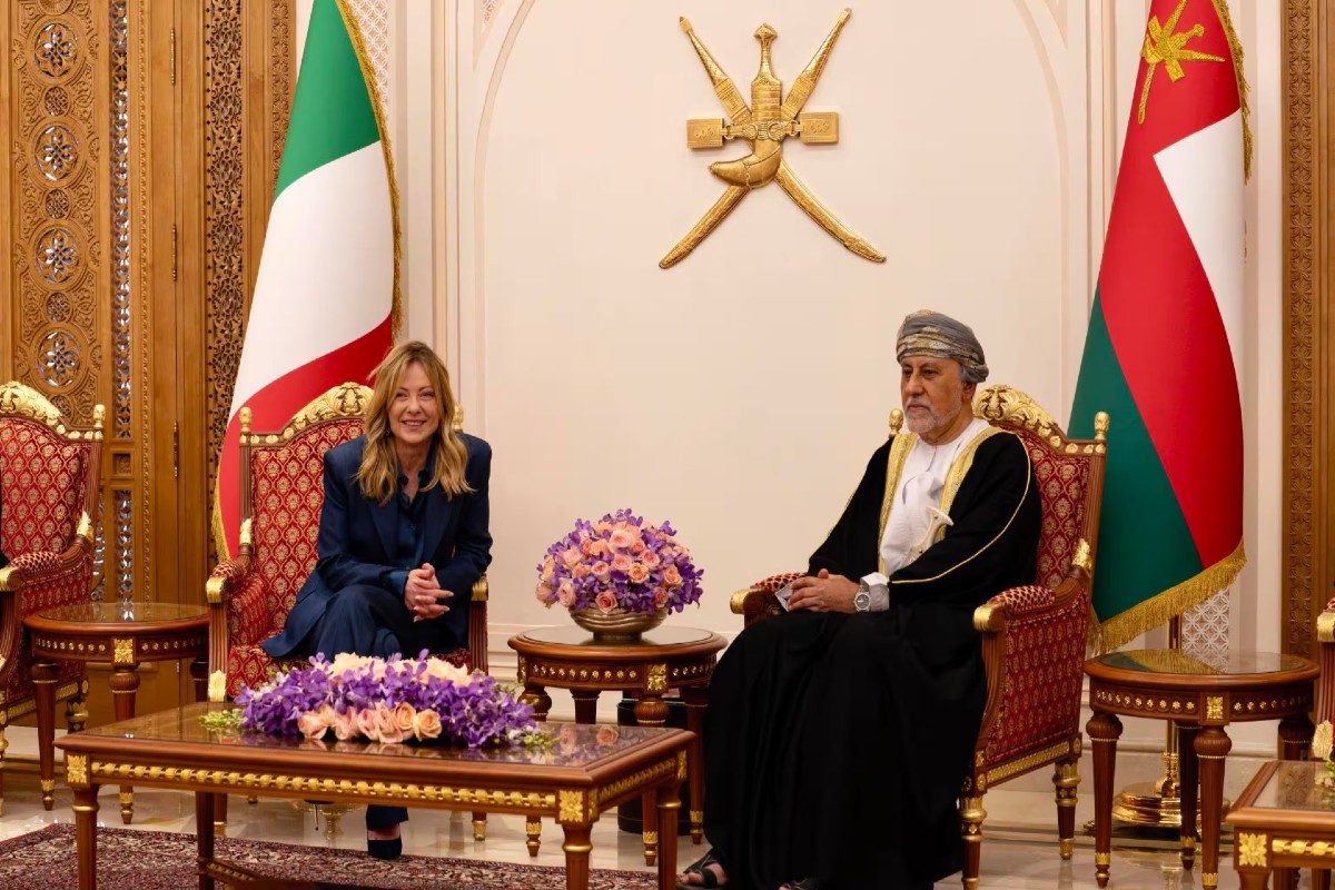 Meloni in Oman per giocare un ruolo chiave nella ricostruzione di Gaza. Un business da 5 miliardi per le imprese italiane Meloni in Oman per giocare un ruolo chiave nella ricostruzione di Gaza. Un business da 5 miliardi per le imprese italiane