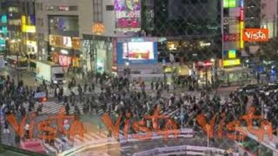Ecco il celebre incrocio di Shibuya a Tokyo, il più trafficato al mondo, visto dall’alto
