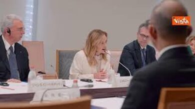 Meloni a Takaichi: “Cooperazione reale tra noi”, poi la invita a Roma