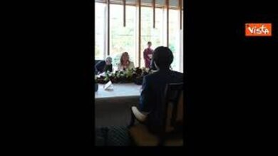 Takaichi canta “Tanti auguri” (in italiano) a Meloni, poi la torta di compleanno a sorpresa