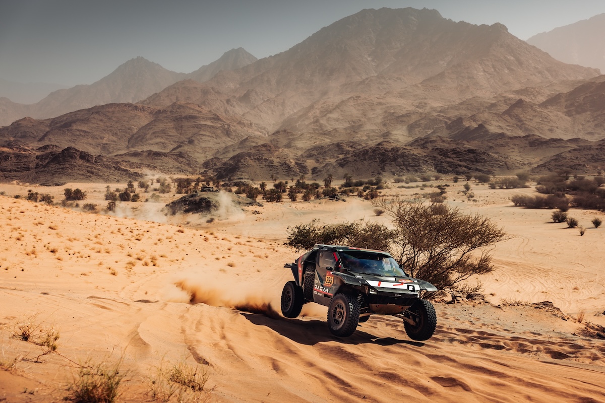 Dacia Sandriders: Al-Attiyah trionfa e mette nel mirino il Dakar Dacia Sandriders: Al-Attiyah trionfa e mette nel mirino il Dakar