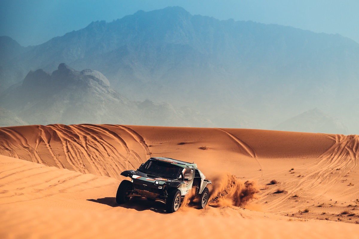 Dacia Sandriders: Al-Attiyah trionfa e mette nel mirino il Dakar Dacia Sandriders: Al-Attiyah trionfa e mette nel mirino il Dakar