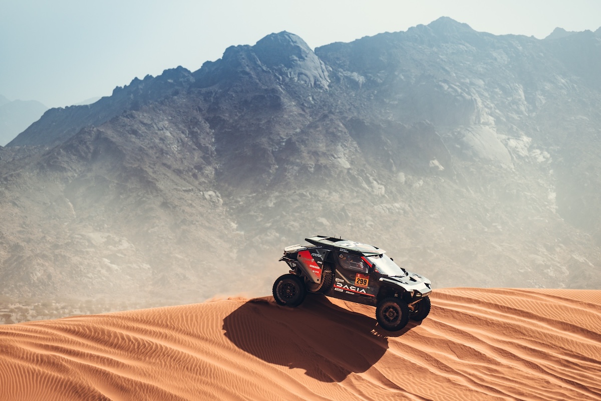 Dacia Sandriders: Al-Attiyah trionfa e mette nel mirino il Dakar Dacia Sandriders: Al-Attiyah trionfa e mette nel mirino il Dakar