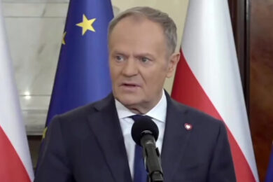 Groenlandia, Tusk avverte gli USA: “Un intervento militare sarebbe la fine del mondo come lo conosciamo”
