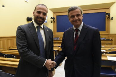 Centrodestra, lavori in corso: dialoghi riservati tra Calenda, Marattin, Noi Moderati e Udc. L’ipotesi sbarramento al 3% accelera le manovre