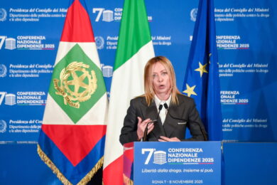 Groenlandia, Meloni né con Trump né con Macron. La premier vuole tenere uniti Usa, Europa e Nato. Ma il suo vero obiettivo è un altro