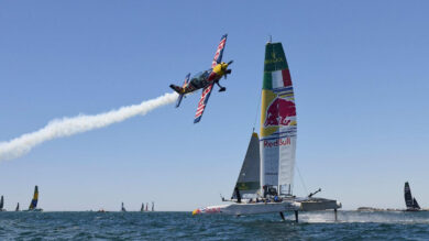 SailGP 2026, a Perth inizia la stagione. Lo spettacolo del Red Bull Italy SailGP Team con l’aviatore Matt Hall – Video