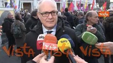 Proteste Iran, Gualtieri: “Importante far sentire vicinanza di Roma a chi sfida un regime brutale”