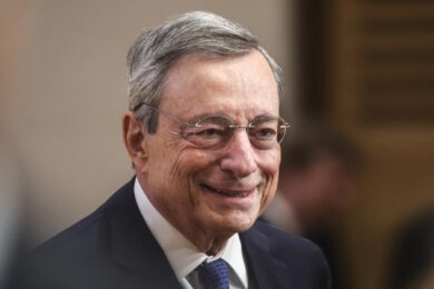 Draghi avverte l’Europa: “Mai così tanti nemici, dobbiamo essere più uniti”