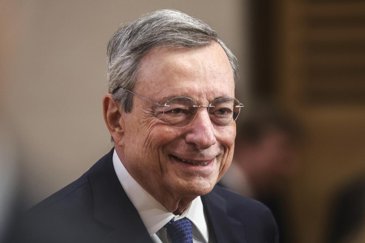 Draghi avverte l’Europa: “Mai così tanti nemici, dobbiamo essere più uniti” Draghi avverte l’Europa: “Mai così tanti nemici, dobbiamo essere più uniti”