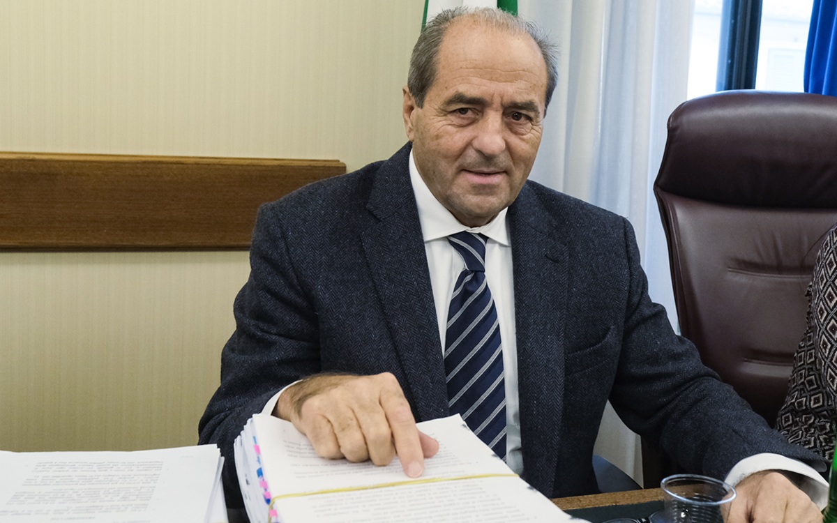 Di Pietro: “Spostai io la pistola di Raul Gardini”. La verità choc sul caso clou di Mani Pulite Di Pietro: “Spostai io la pistola di Raul Gardini”. La verità choc sul caso clou di Mani Pulite