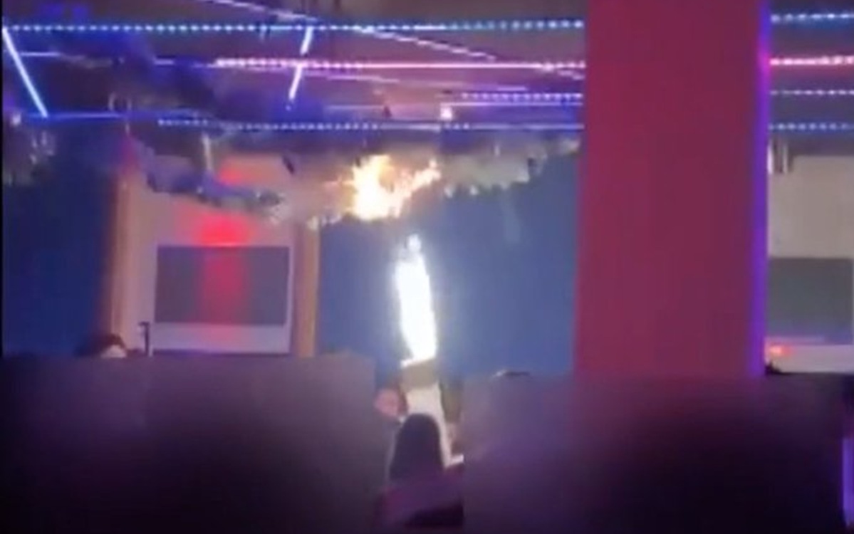 Crema come Crans-Montana, fontane pirotecniche in discoteca: chiuso il locale. VIDEO Crema come Crans-Montana, fontane pirotecniche in discoteca: chiuso il locale. VIDEO