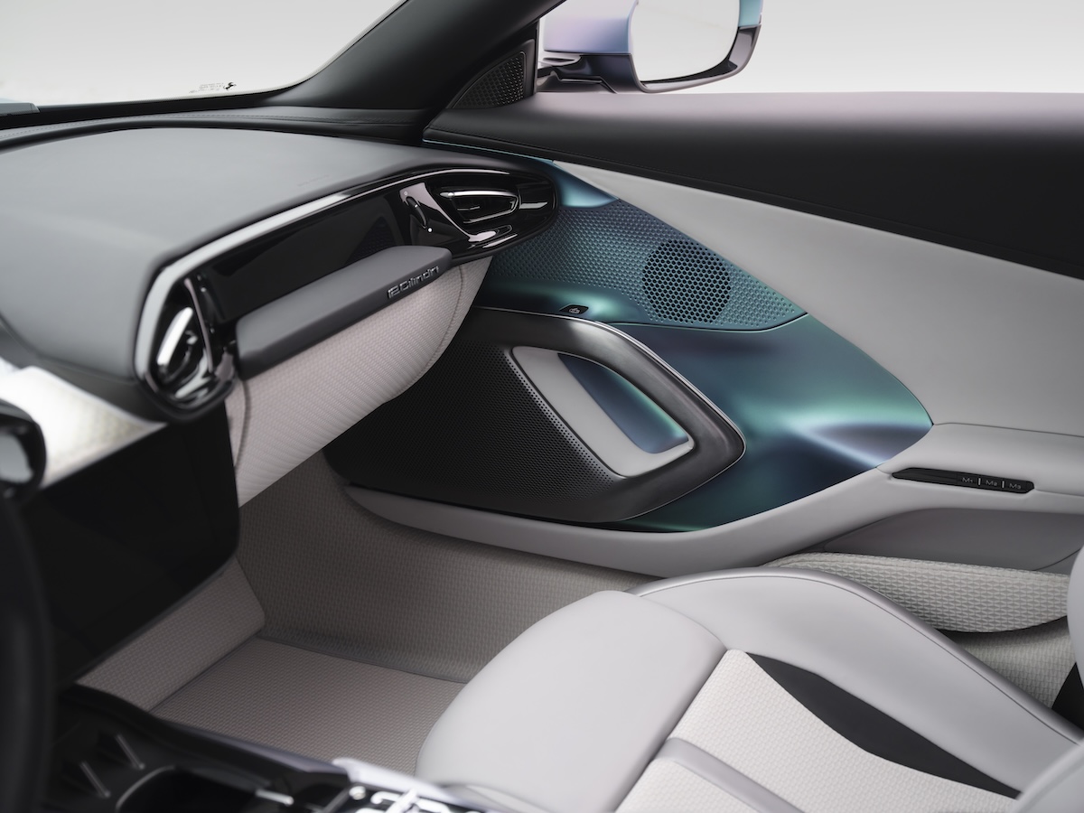 Ferrari 12Cilindri Tailor Made: tra vernice iridescente e design unico