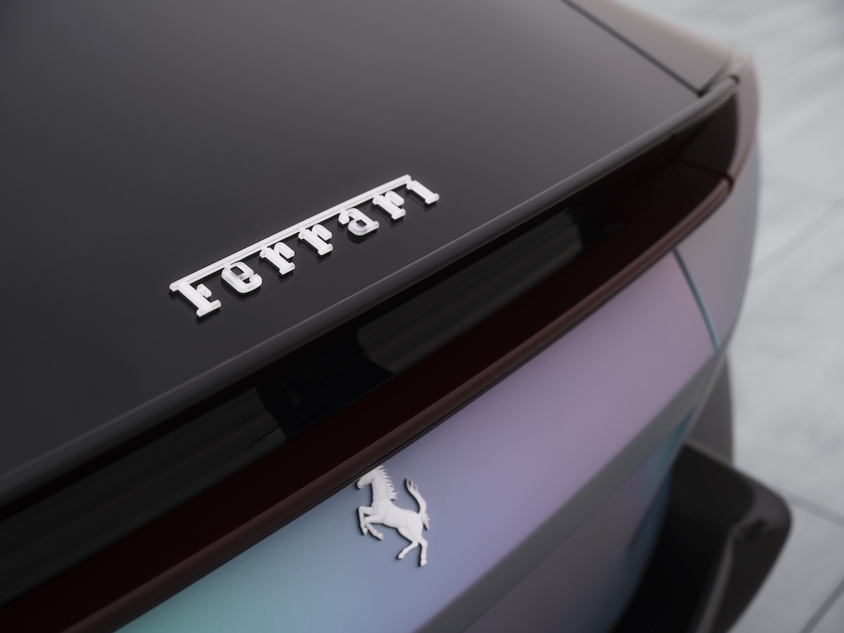 Ferrari 12Cilindri Tailor Made: tra vernice iridescente e design unico