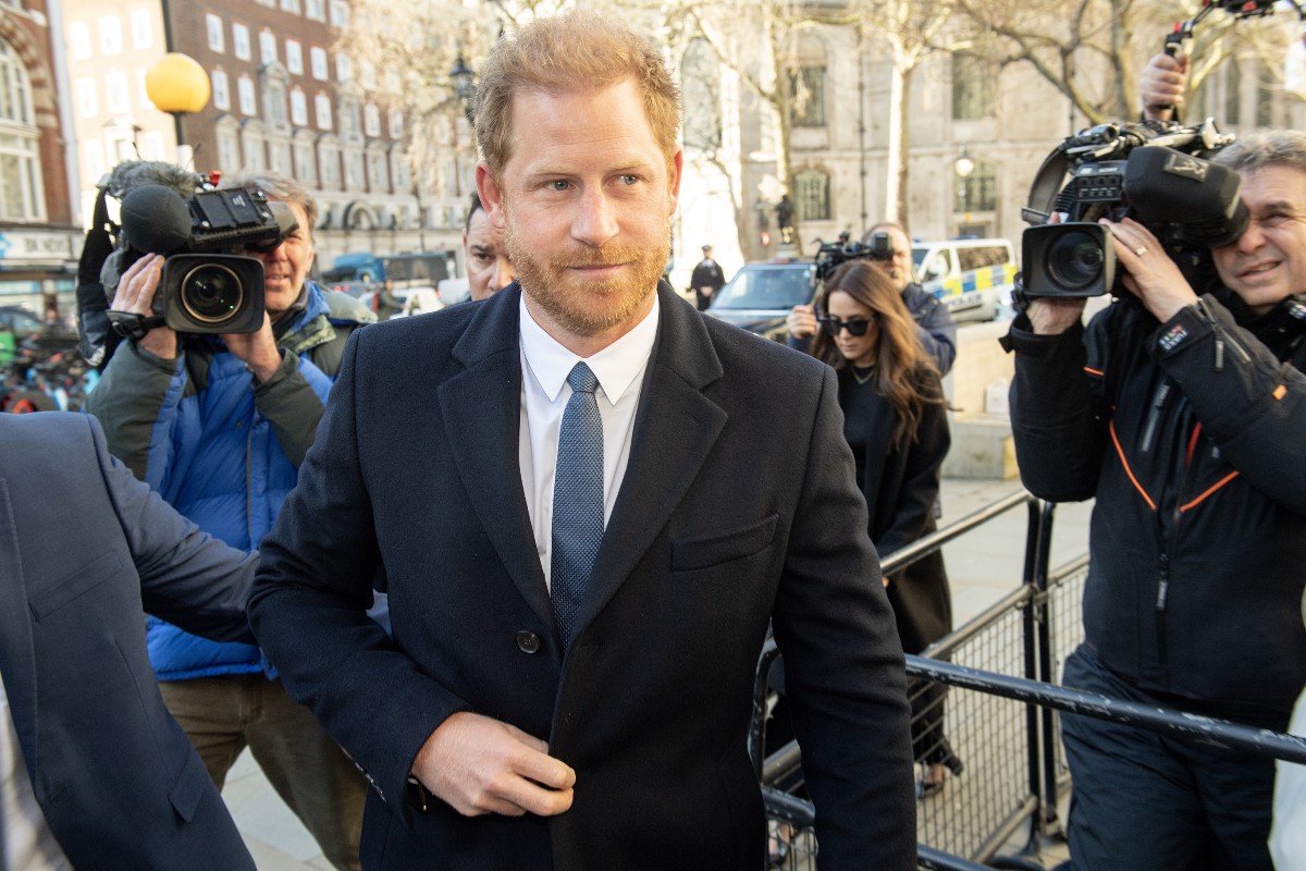 Harry torna a Londra, il principino in tribunale per la battaglia legale contro il Daily Mail Harry torna a Londra, il principino in tribunale per la battaglia legale contro il Daily Mail