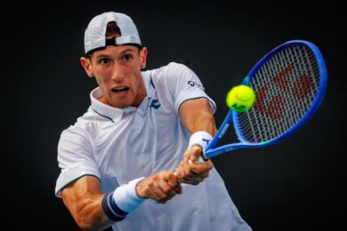 Australian Open, non solo Sinner: la favola di Maestrelli che batte Atamane – Chi è il ‘piccolo Medvedev’ che sfida Djokovic