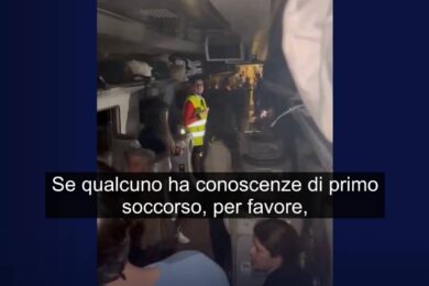 Scontro tra treni in Andalusia, il drammatico appello: “Chi sa fare primo soccorso, aiuti. Risparmiate la batteria dei telefoni”