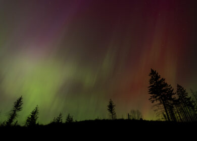 La più potente Tempesta Solare dal 2003: colpita la Terra. Possibili danni alle reti elettriche e aurore boreali impressionanti