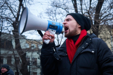 Il Paradosso della Tolleranza: come l’estremismo usa la libertà di parola per abolirla