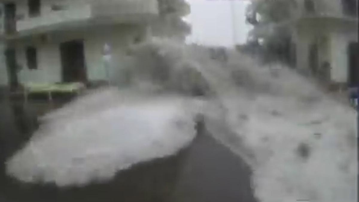 Catania sott’acqua per il maltempo, l’acqua dal mare arriva alla strada. Vie come fiumi. VIDEO Catania sott’acqua per il maltempo, l’acqua dal mare arriva alla strada. Vie come fiumi. VIDEO