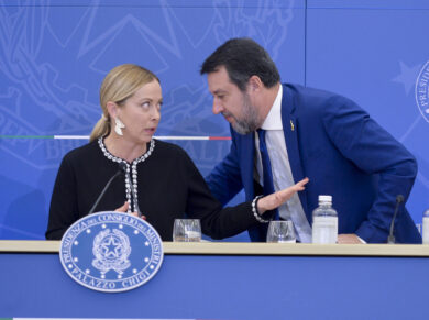 Meloni frena Salvini sul Decreto Sicurezza. Obiettivo evitare che la Lega si intesti la stretta. Pesano i dubbi del Quirinale