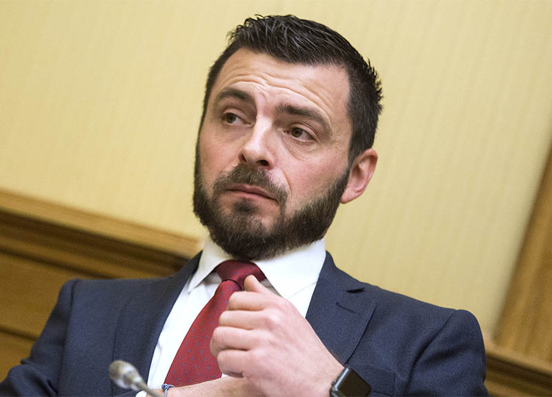 Referendum, FdI ‘stronca’ la Cgil: “Landini fa campagna per il NO su un tema che non gli attiene, ma non si occupa di contratti e salari” Referendum, FdI ‘stronca’ la Cgil: “Landini fa campagna per il NO su un tema che non gli attiene, ma non si occupa di contratti e salari”