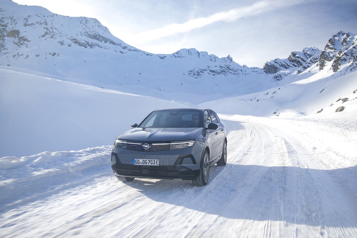 Opel Grandland AWD: 325 CV e sedili AGR per sfidare neve e ghiaccio Opel Grandland AWD: 325 CV e sedili AGR per sfidare neve e ghiaccio