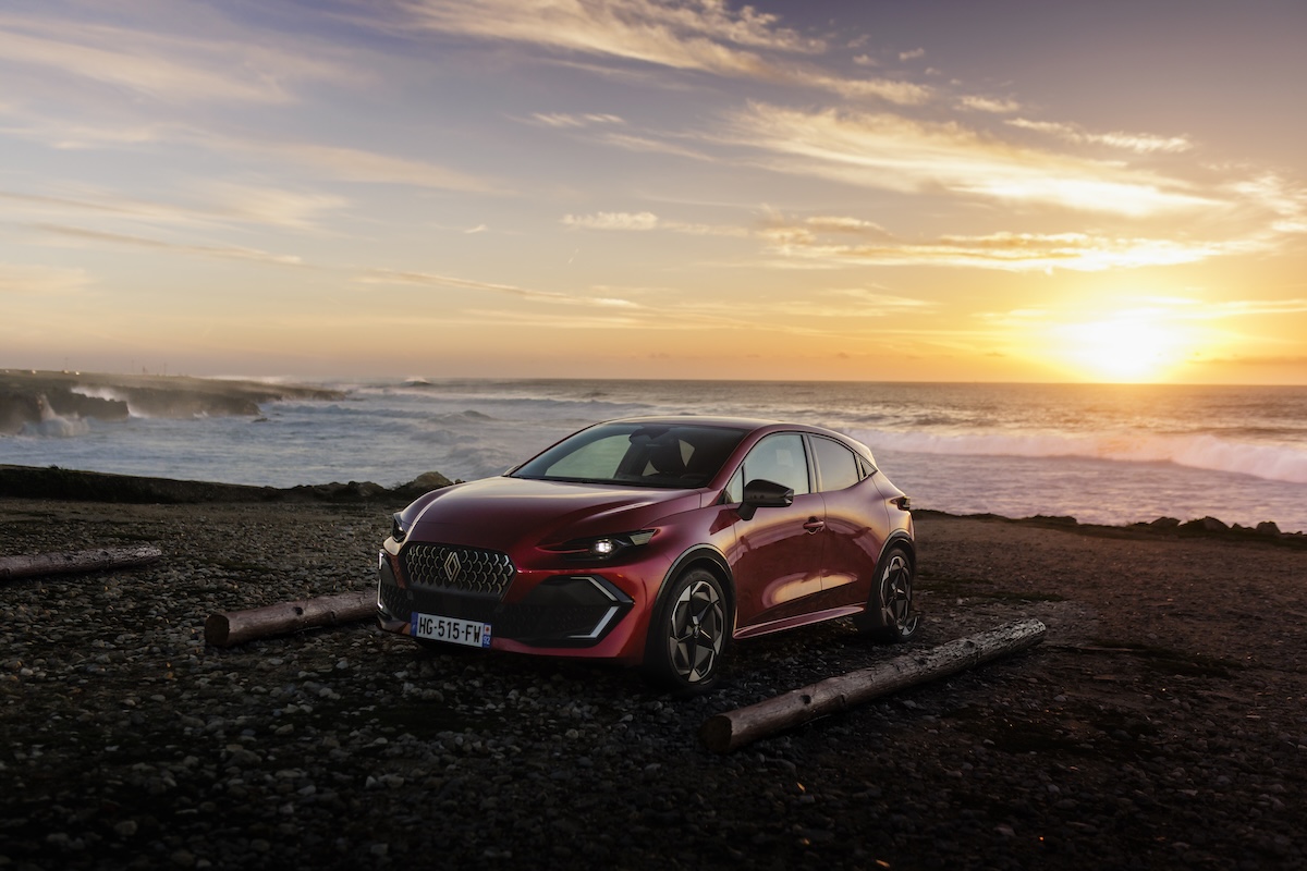 Renault Clio Eco-G 120 o Hybrid 160? Guida alla scelta 2026