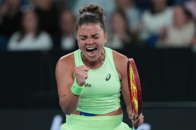 Australian Open 2026, Jasmine Paolini al terzo turno (chi affronterà) – Allarme virus, tennisti ko. Bassetti: “A Melbourne condizioni perfette per diffusione di infezioni”