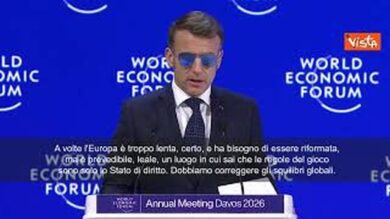 Macron a Davos: L’Europa è lenta, ma preferiamo il rispetto ai bulli