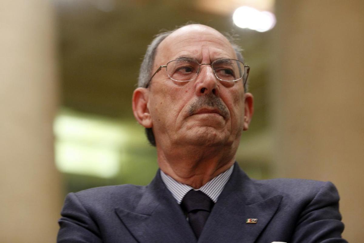 Il Giornale, i Berlusconi vendono ancora: ceduto un ulteriore 25% ad Angelucci. Al fratello di Silvio resta il 5%, ecco cosa farà Il Giornale, i Berlusconi vendono ancora: ceduto un ulteriore 25% ad Angelucci. Al fratello di Silvio resta il 5%, ecco cosa farà