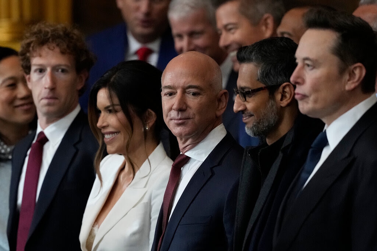 Miliardari in fuga dalla Silicon Valley: ecco dove si stanno spostando Musk, Zuckerberg, Bezos e gli altri Paperoni Miliardari in fuga dalla Silicon Valley: ecco dove si stanno spostando Musk, Zuckerberg, Bezos e gli altri Paperoni