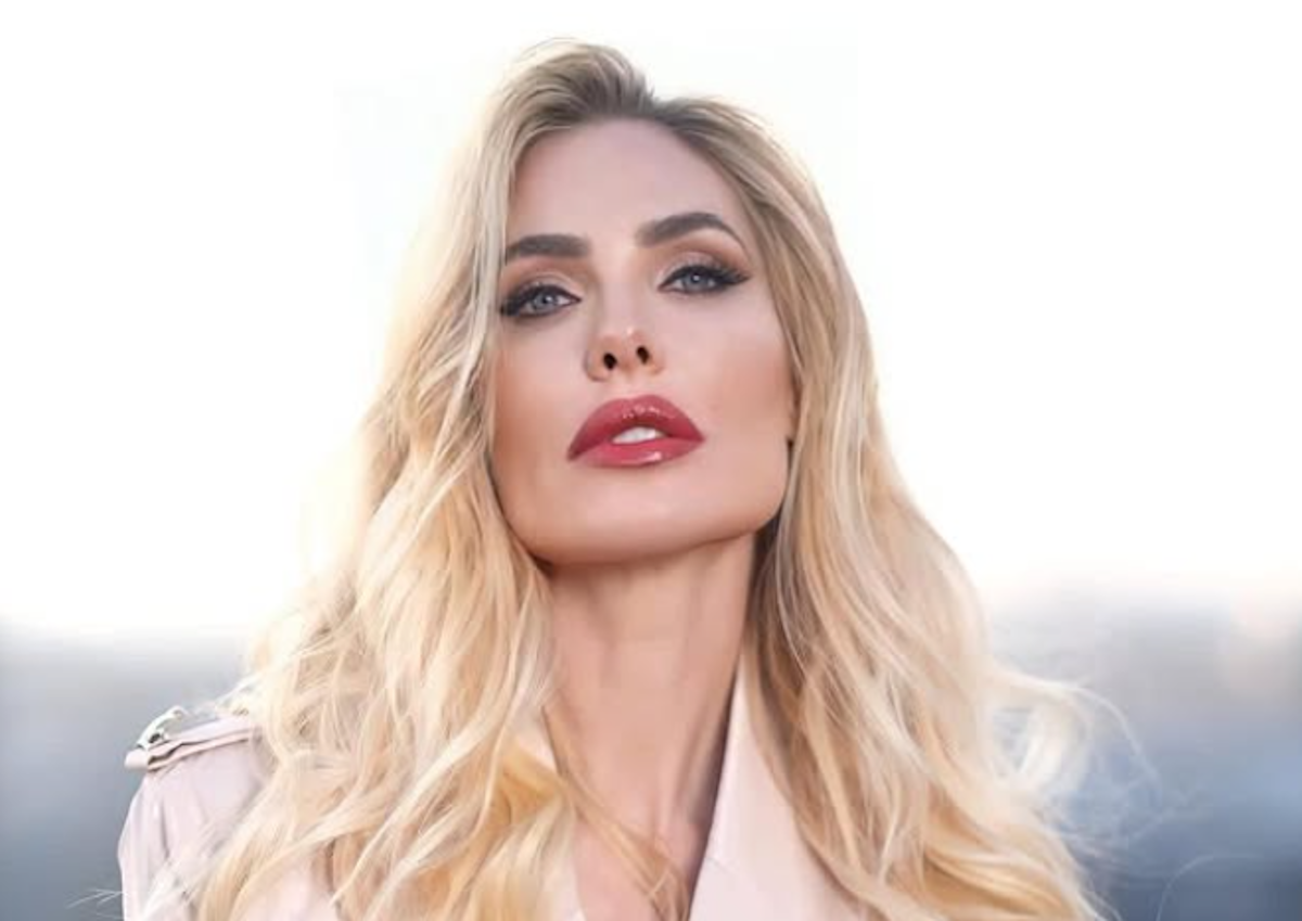 Ilary Blasi e la sua villa all’Eur da 18 milioni di euro: grande come un condominio, c’è anche un cinema e un caveau Ilary Blasi e la sua villa all’Eur da 18 milioni di euro: grande come un condominio, c’è anche un cinema e un caveau