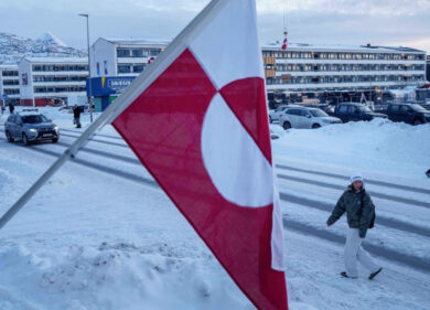 Groenlandia, la Danimarca sull’accordo Usa-Nato: “Non negoziamo sulla sovranità”. Merz: “Passi nella giusta direzione”