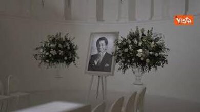Addio a Valentino, le immagini della camera ardente allestite a Palazzo Mignanelli