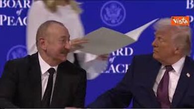 Donald Trump a Davos firma l’atto costitutivo del Board of peace per Gaza, ci sono 22 Paesi