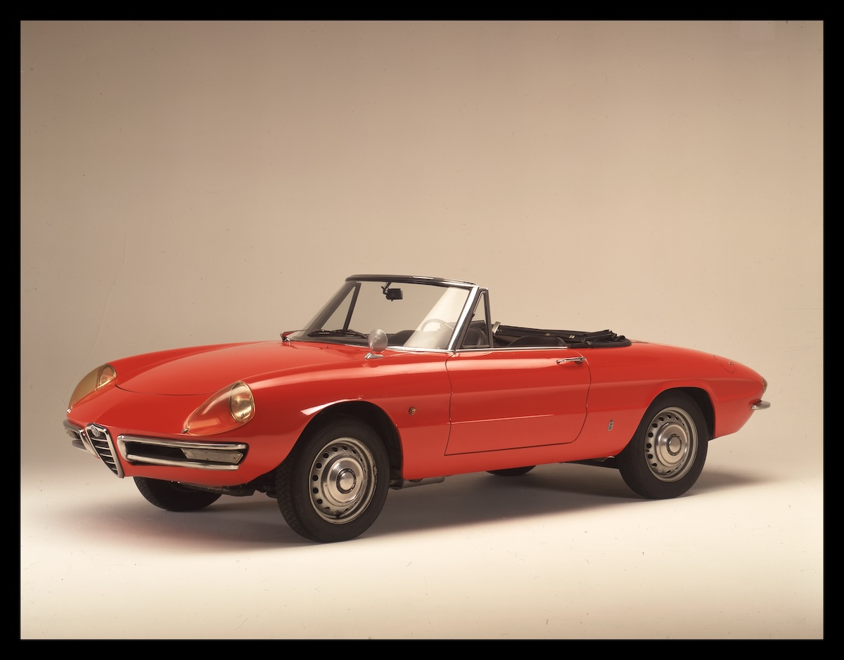 Alfa Romeo a Rétromobile 2026: icone in rosso e i 60 anni del Duetto