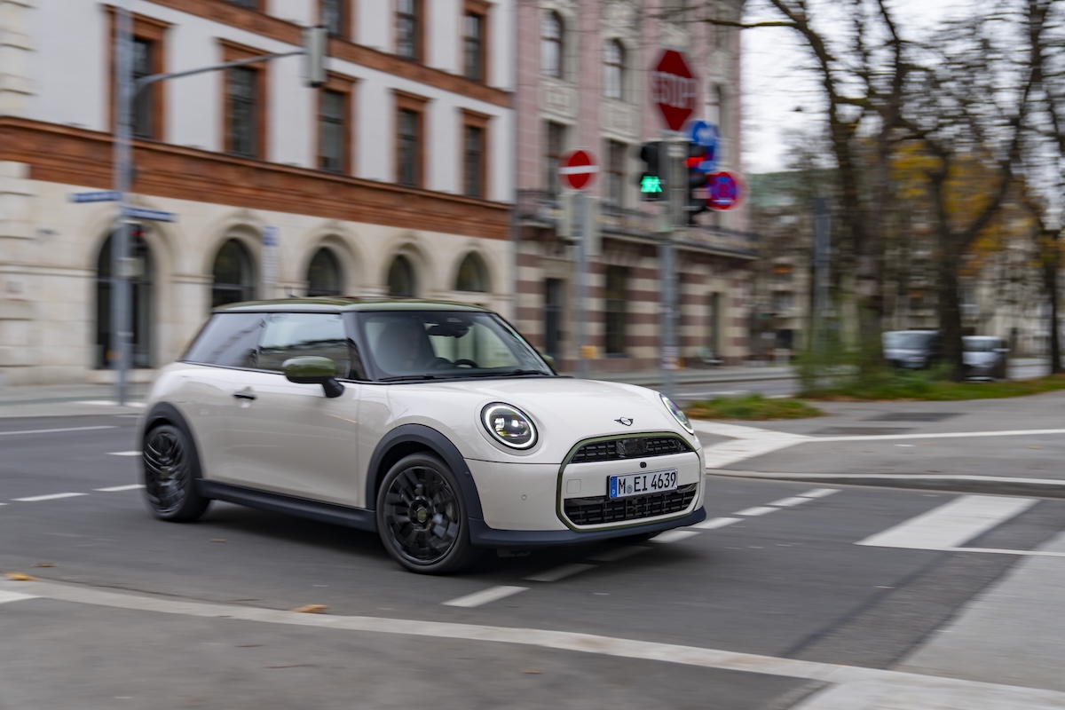 MINI Paul Smith Edition: l’icona British si veste “Classic with a Twist” MINI Paul Smith Edition: l’icona British si veste “Classic with a Twist”