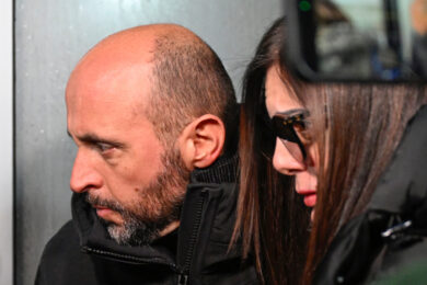 Crans Montana, Jacques Moretti: scarcerato il proprietario del bar. Meloni: “Indignata”. Salvini: “Vergogna”