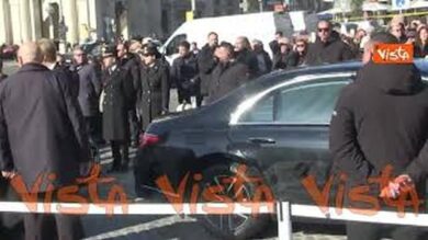 Funerali di Valentino, l’arrivo del feretro alla Basilica di Santa Maria degli Angeli a Roma