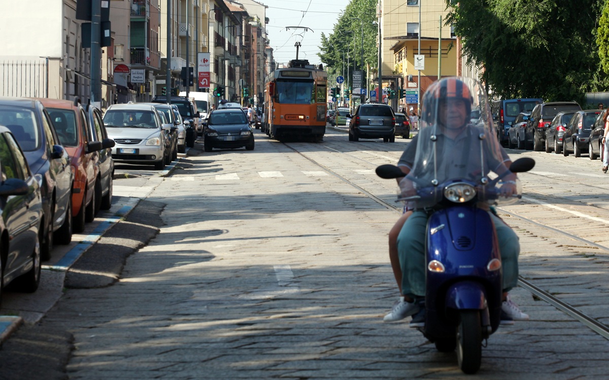 Referendum sulle moto a Milano, parte la sfida ai divieti di Area B e C Referendum sulle moto a Milano, parte la sfida ai divieti di Area B e C