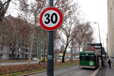 Una coesistenza difficile tra le “città 30” e il Trasporto Pubblico Locale. Ok la sicurezza… Ma a che prezzo?